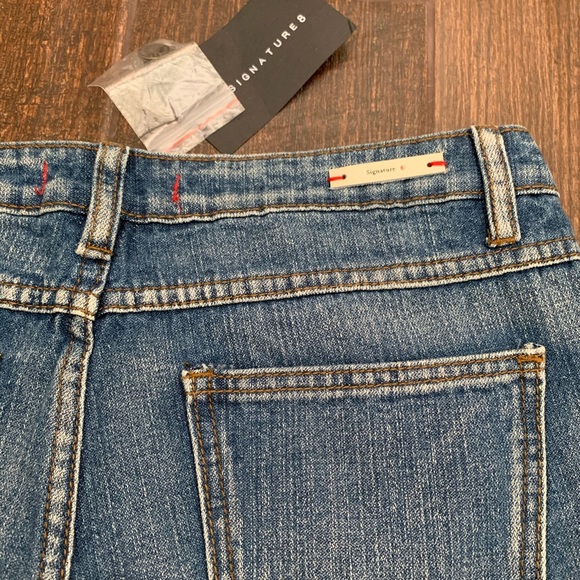 Signature Eight Medium Distressed Boyfriend Jeans - Picture 8 of 9